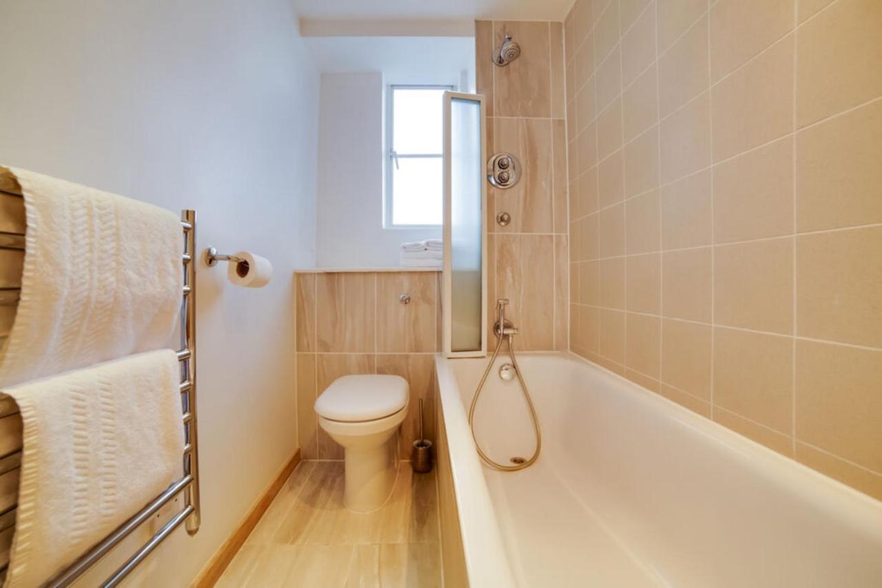 Cosy In With Jacuzzi Hotel 4*